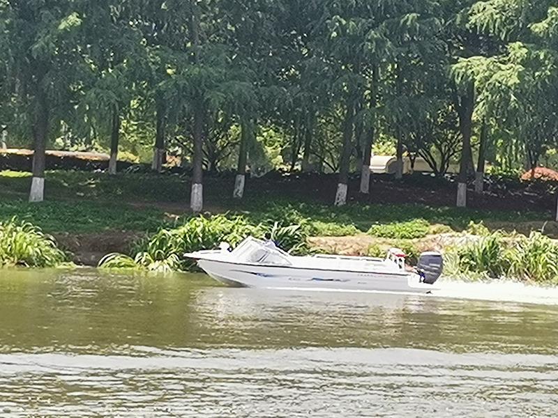 執(zhí)法艇，快艇